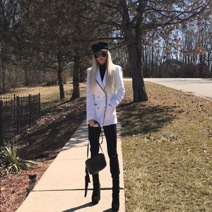 Meet your Posher, Vika